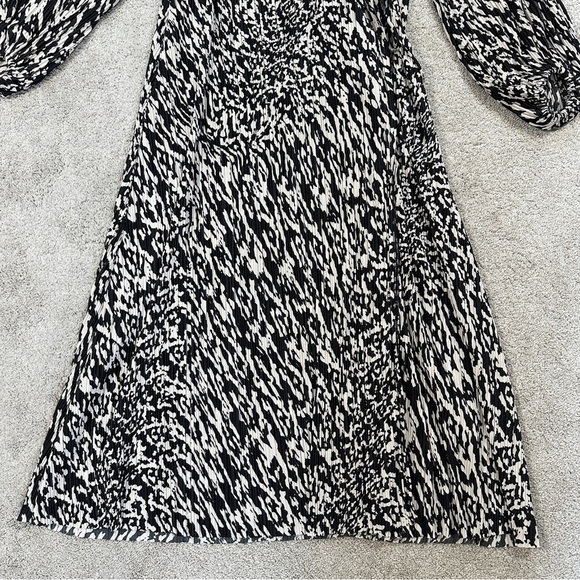 H&M Women’s Pleated Wrapover Midi Dress Longsleeve V-Neck Print in Light Beige L - Picture 4 of 14